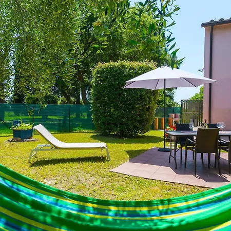 Hostly - Paradise Holiday House - Private Garden 公寓